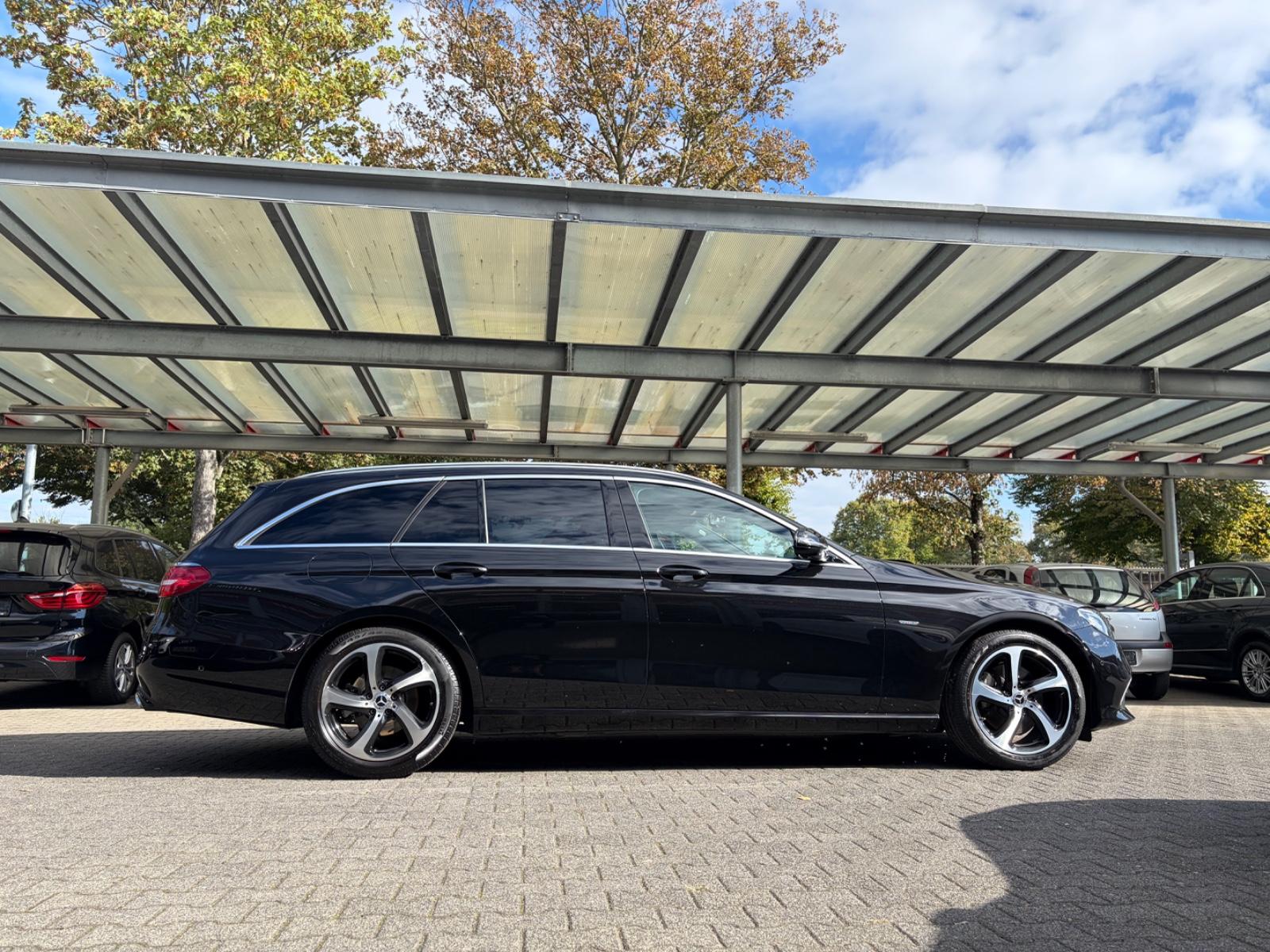 Mercedes-Benz E 300 d T 9G Avantgarde|NAVI|LED|KAM|AHK|Sport