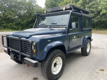 Land-Rover Defender - 2