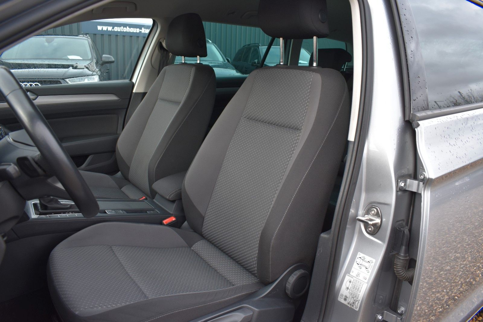 Fahrzeugabbildung Volkswagen Passat Variant Conceptline DSG AHK LED