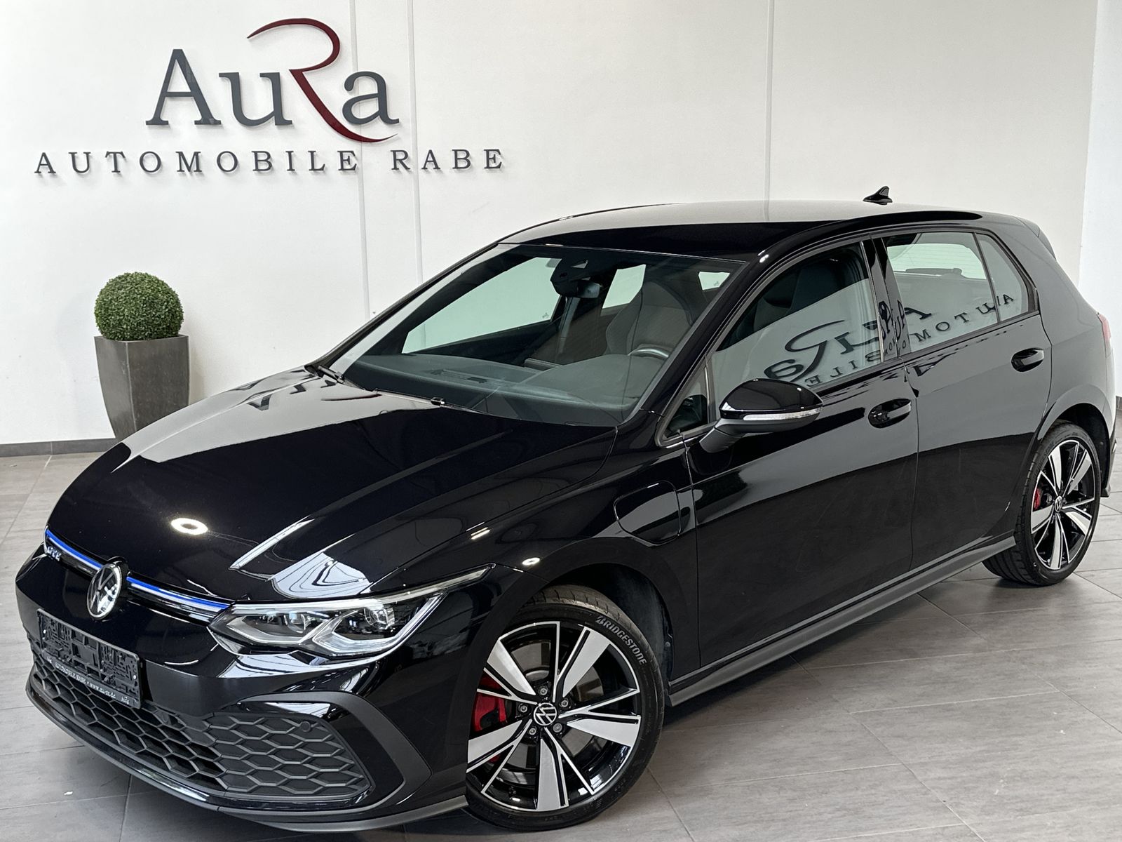 Fahrzeugabbildung Volkswagen Golf 1.4 eHybrid DSG GTE NAV+LED+ACC+CARPLAY+VC