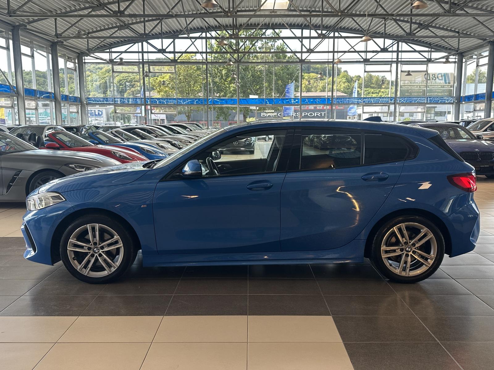 BMW 118 i M-Sport Leder Pano R.Cam Navi LED SHZ, миниатюра 4