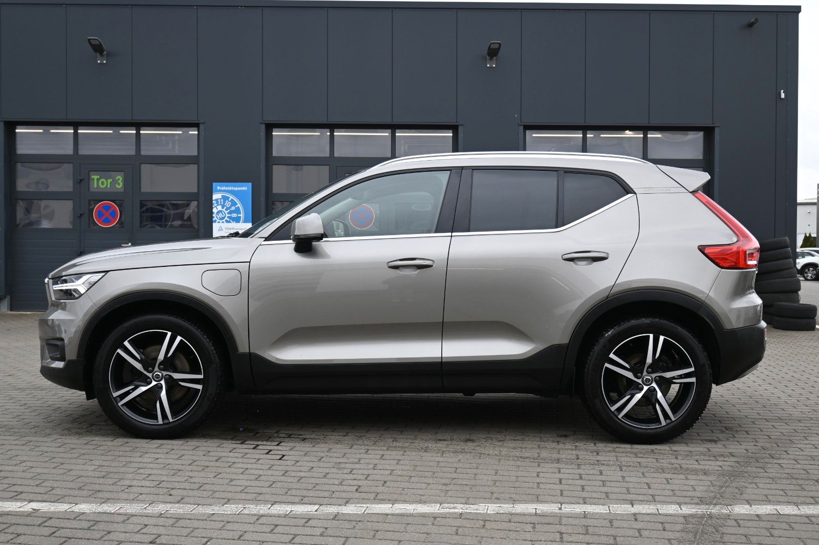 Fahrzeugabbildung Volvo XC40 T4 RC Inscription Expression*RFK*FSHZG*ACC