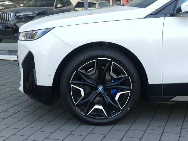 BMW iX xDrive50 Sportpak.AHK°LASER°PANO°22 -Sitzbelü foto 5