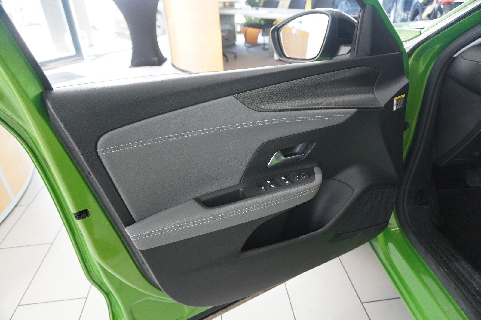 Fahrzeugabbildung Opel Mokka-e ELEGANCE 3-PHASIG NAVI/LED/KAMERA/SPORT