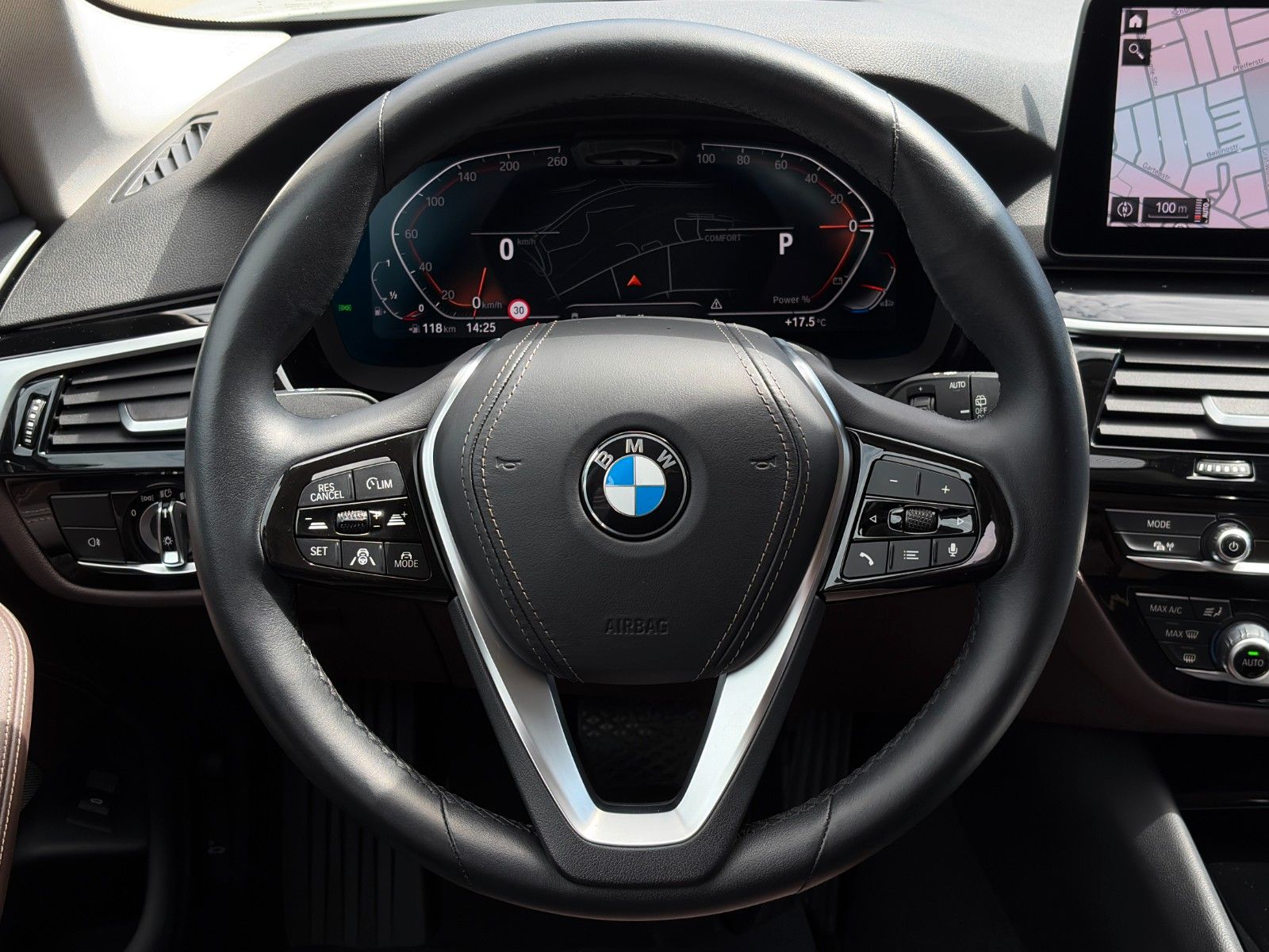 Fahrzeugabbildung BMW 530i Touring SHAD NAPPA HuD ACC SHZ SBL CAM PDC