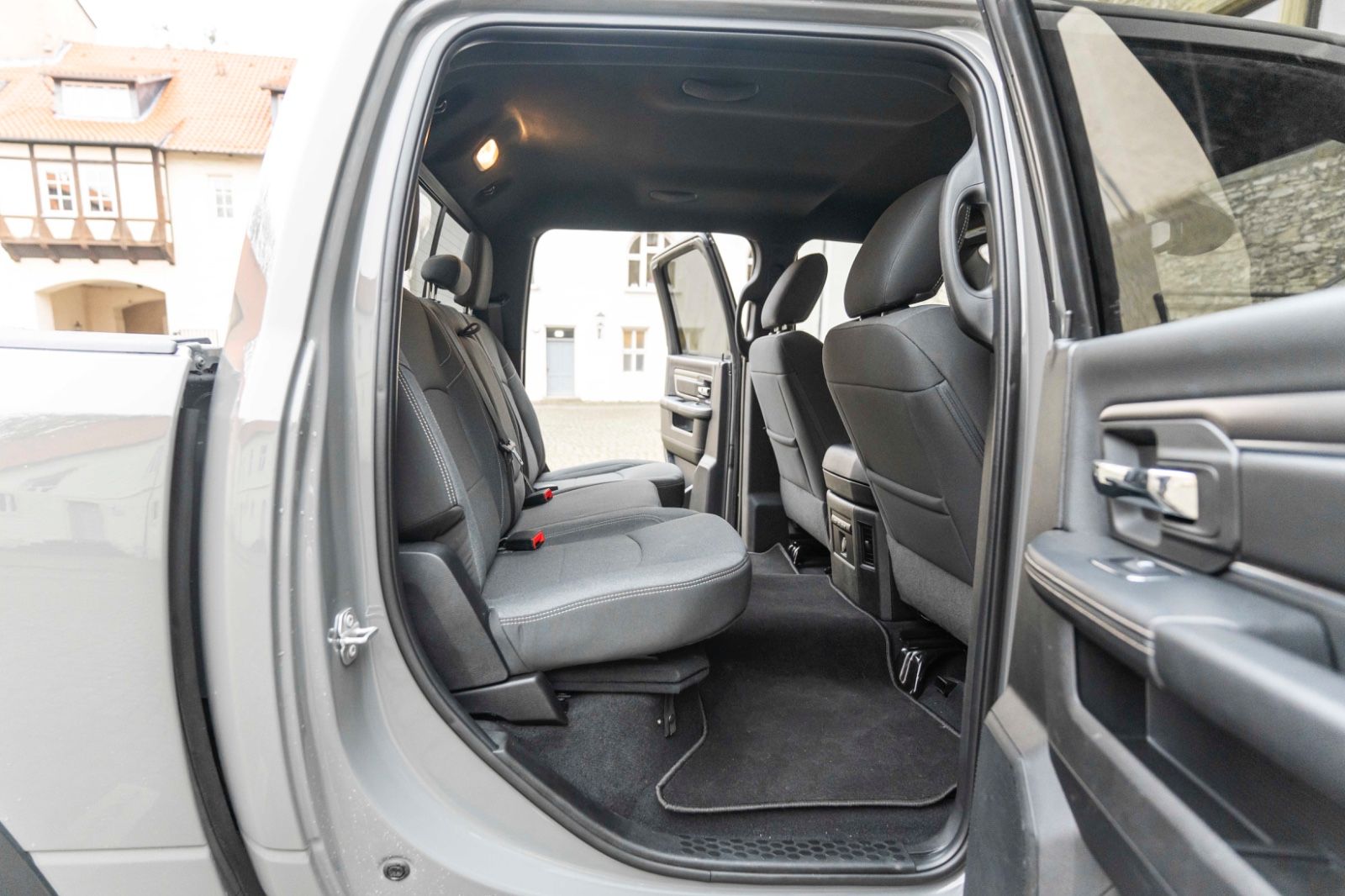 Fahrzeugabbildung Dodge RAM 1500 Classic 5,7L LPG AHK LED NAV KAM ALPINE
