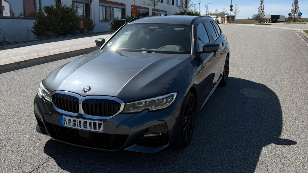 Image of BMW 320