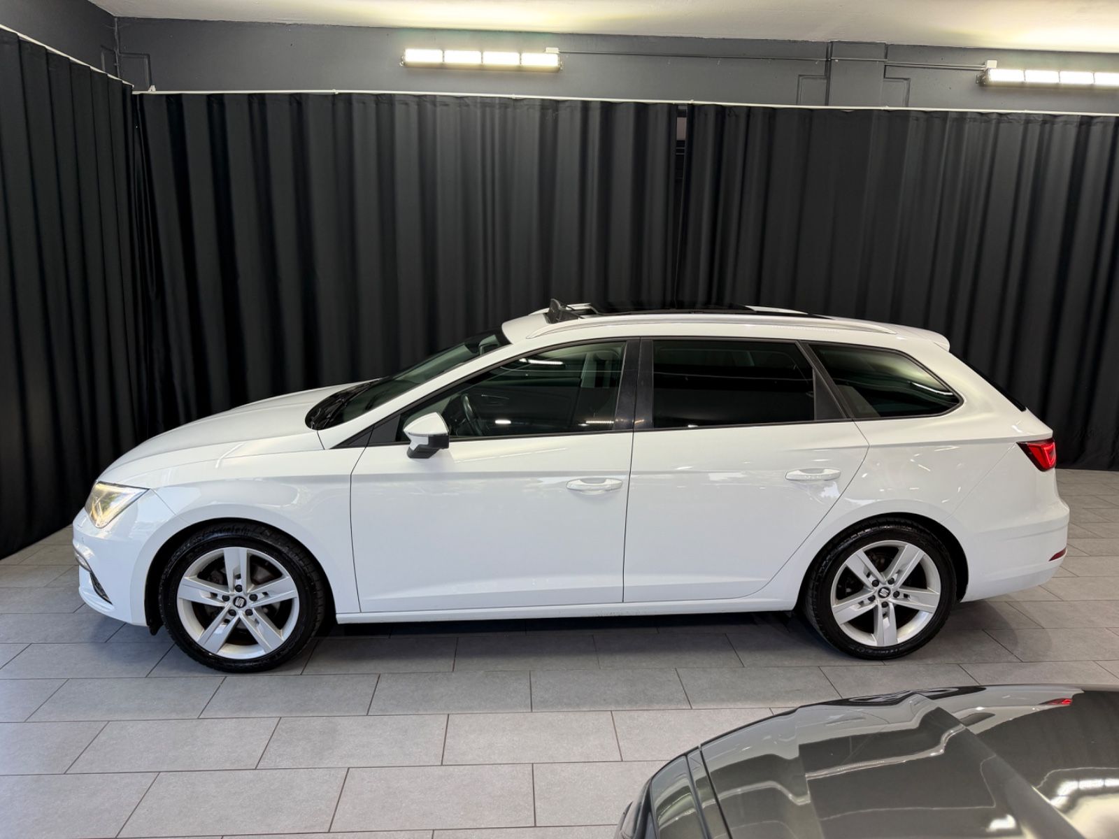 Fahrzeugabbildung SEAT Leon ST FR |RF-CAM|2.HAND