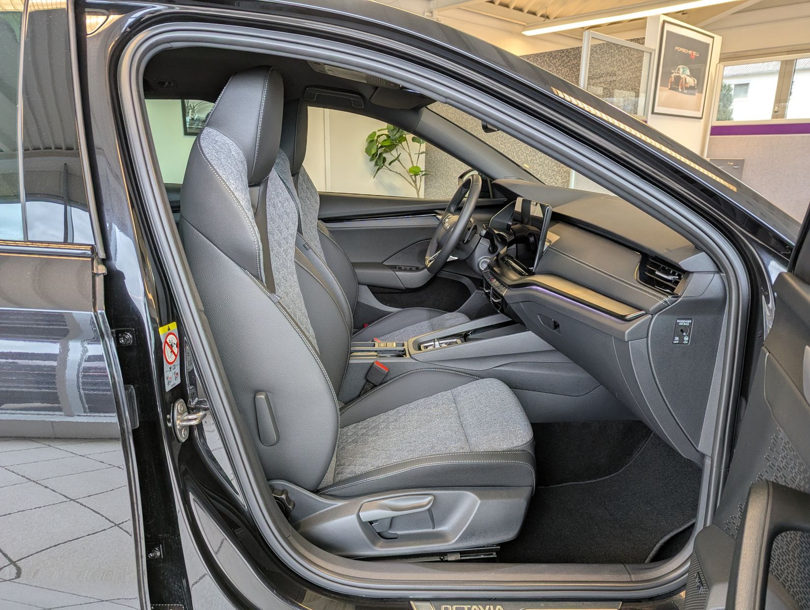 SKODA Octavia 2.0 TDI Sportline Matix Canton AHK 5J-Ga - Image 14