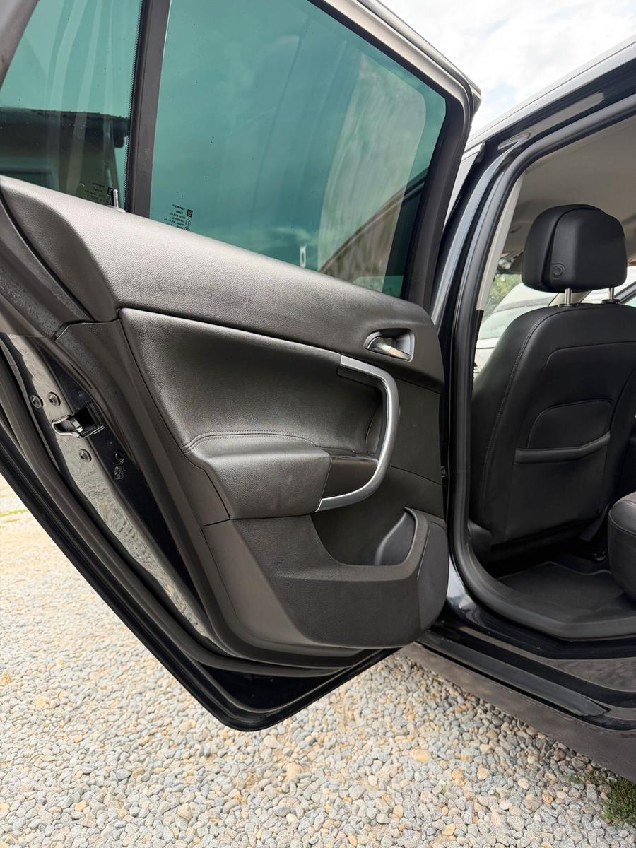 Opel Insignia 2012 — photo 11