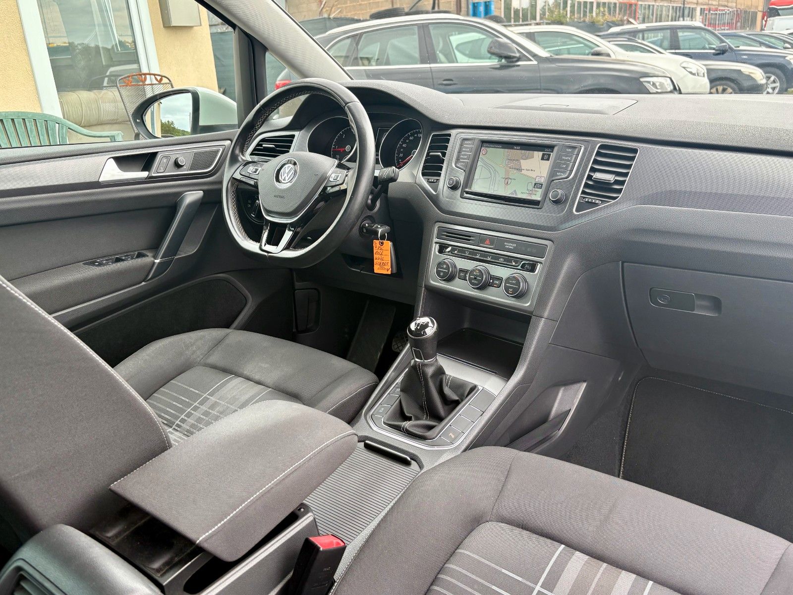 Fahrzeugabbildung Volkswagen Golf Sportsvan VII 1.6 TDI Lounge Navi PDC SHZ