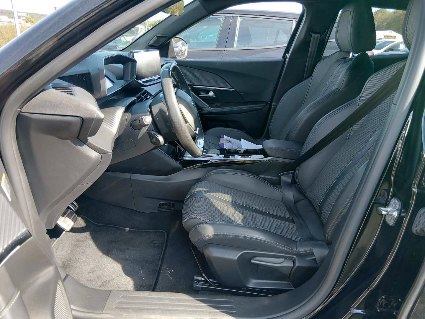 Fahrzeugabbildung Peugeot 2008 e- GT PDC KAMERA NAVI SITZH.