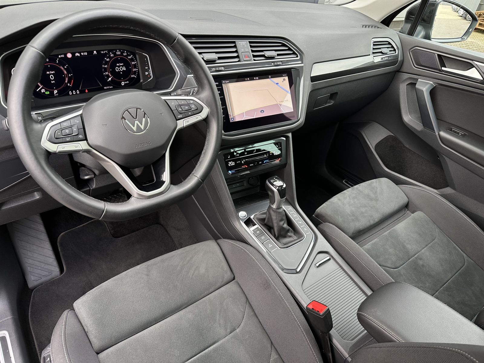 Fahrzeugabbildung Volkswagen Tiguan 1.4 eHybrid DSG Elegance NAV+MATRIX+PANO