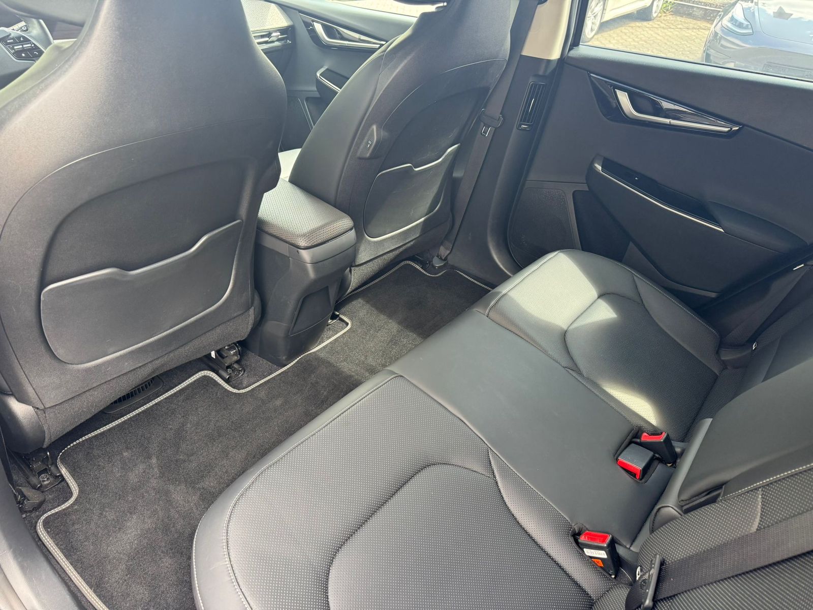 Fahrzeugabbildung Kia EV6 2WD NAVI+LED+SHZ+HEAD+KAMERA+DAB+ACC+19"+