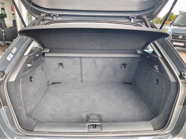 Audi A3 35 TFSI sport*Autom*LED*Navi*AHK*SHZ*PDC*