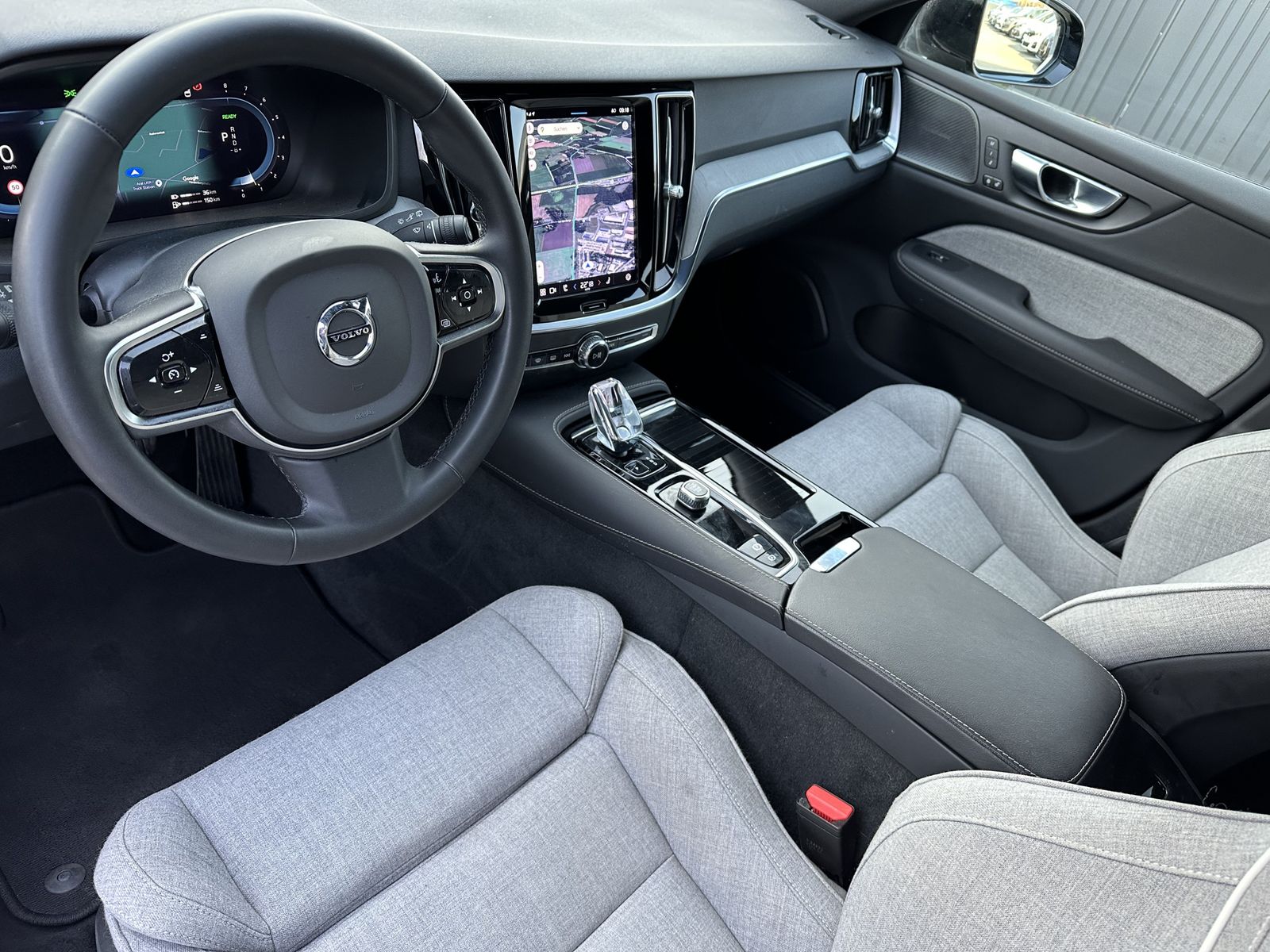 Fahrzeugabbildung Volvo V60 T6 Hybrid Plus Dark AWD NAV+LED+H&K+V-COCK
