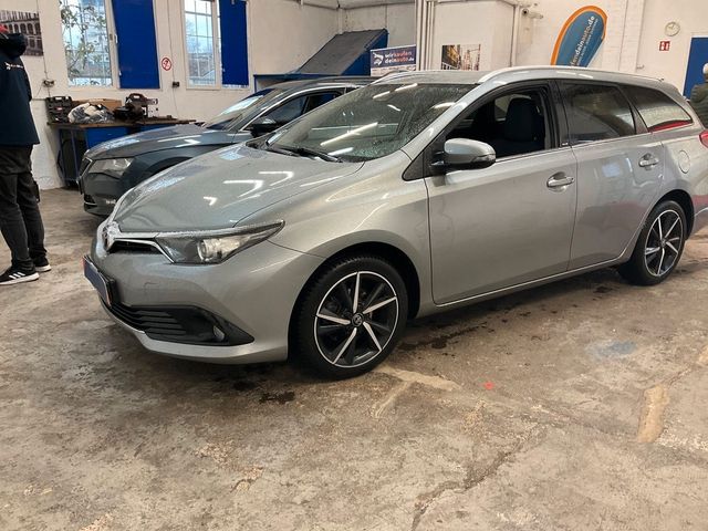 Toyota Auris Touring Sports