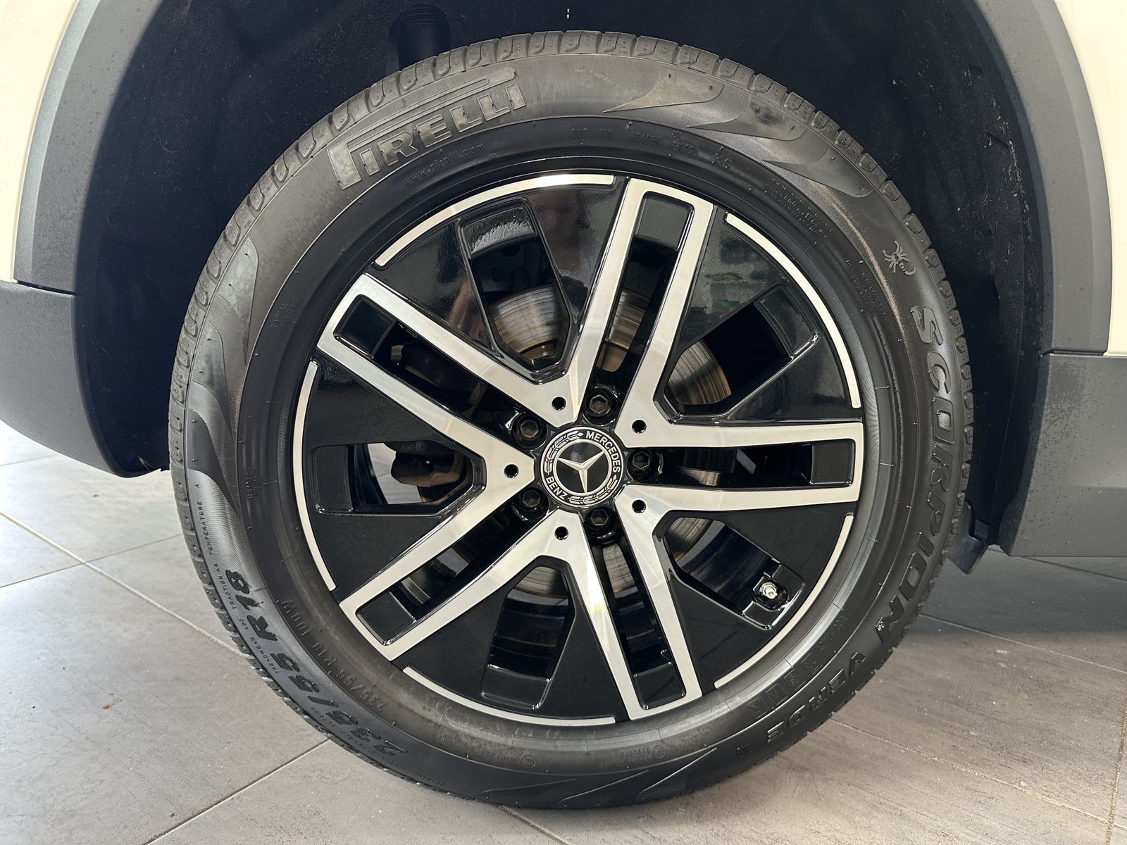 Fahrzeugabbildung Mercedes-Benz GLA 220d Progressive NAV+KAM+PANO+V-COCK+SHZ+1HD