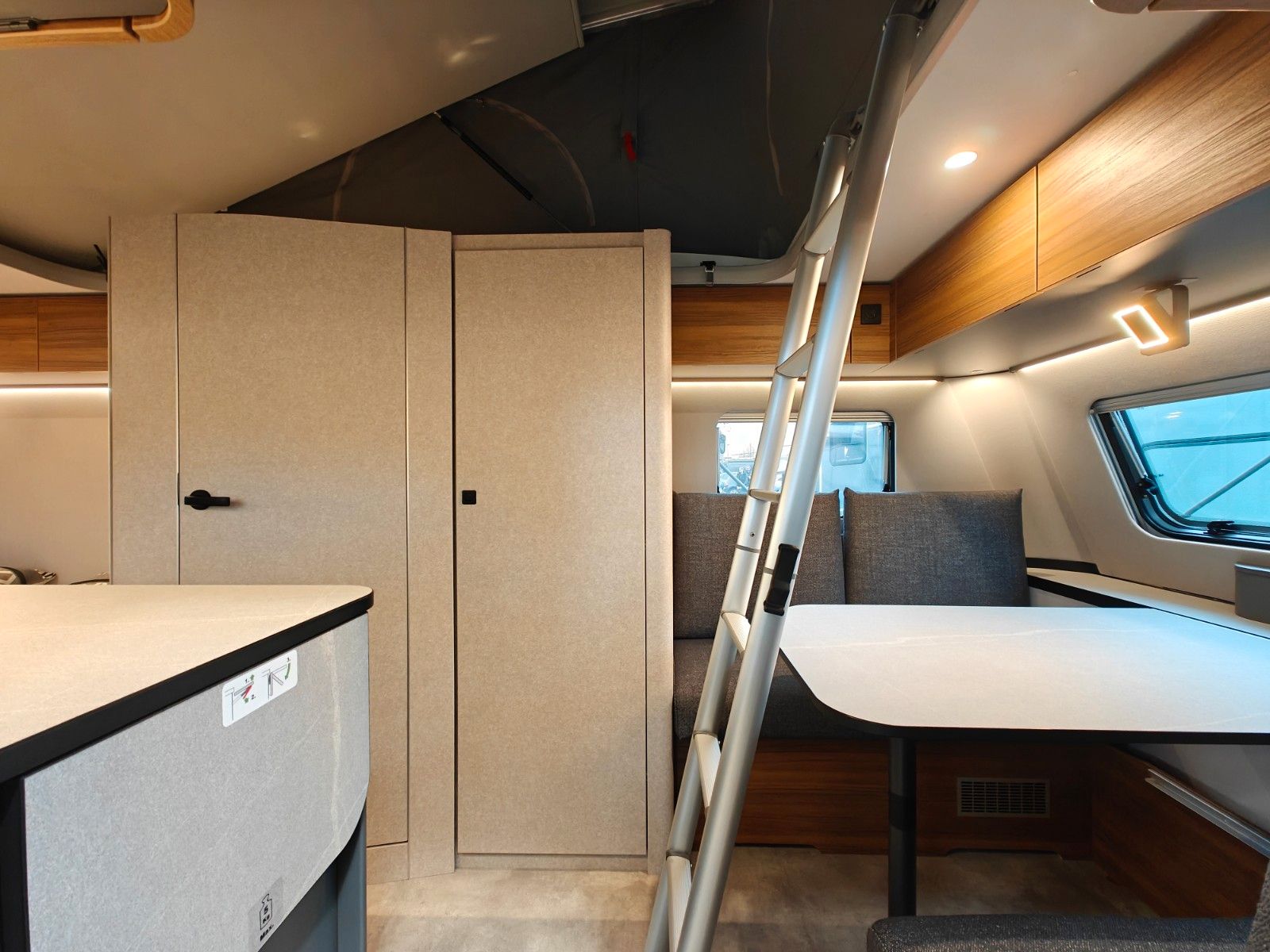 Fahrzeugabbildung HYMER / ERIBA / HYMERCAR Feeling 425 SD - MESSE-NEUHEIT 2026! -