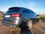 Mercedes-Benz E 220 d T 4MATIC Avantgarde/Schiebedach/2.Hand - gebrauchte Mercedes-Benz E 220 aus dem Jahr 2021