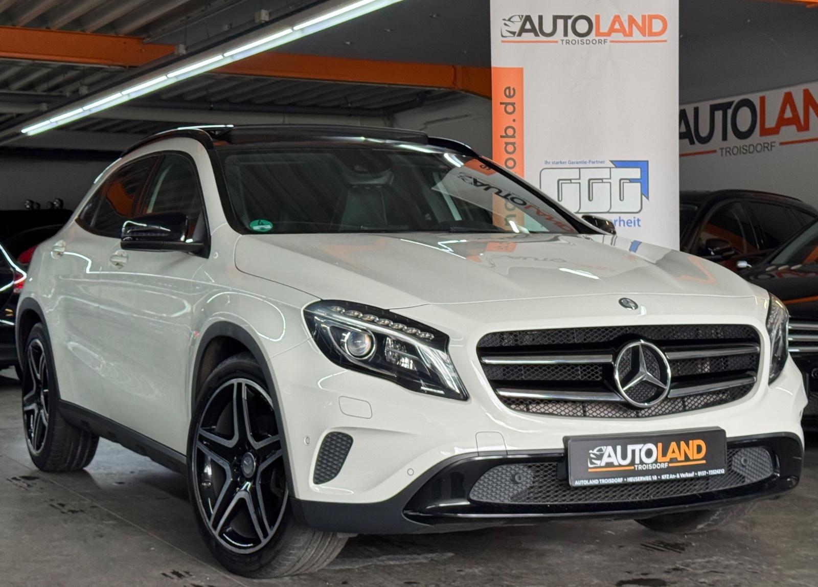 Mercedes-Benz GLA 220d*2.HAND*BI-XENON*PANO*RKAMERA*NAVI*LEDER