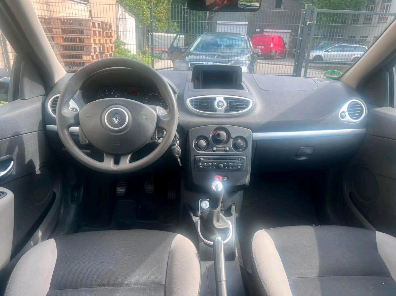 Renault Clio 2012 — photo 8