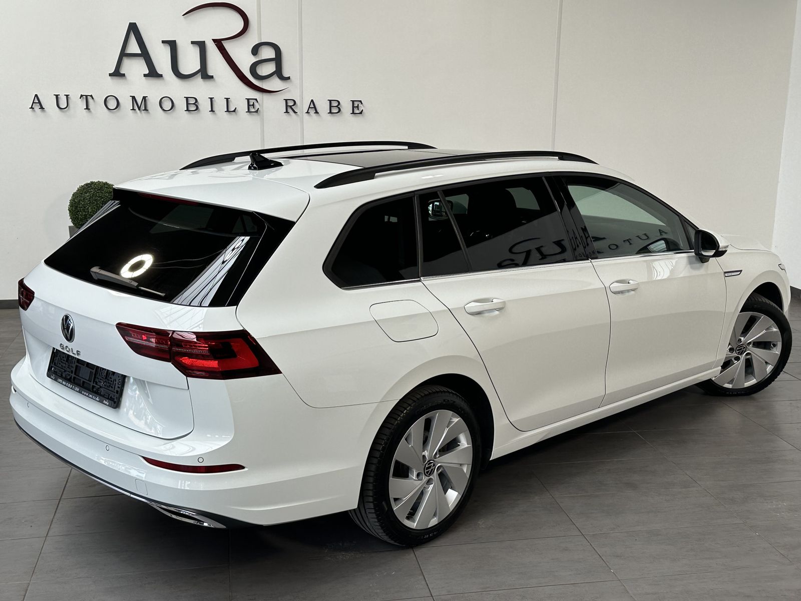 Fahrzeugabbildung Volkswagen Golf Variant 2.0 TDI DSG Style NAV+LED+H&K+PANO