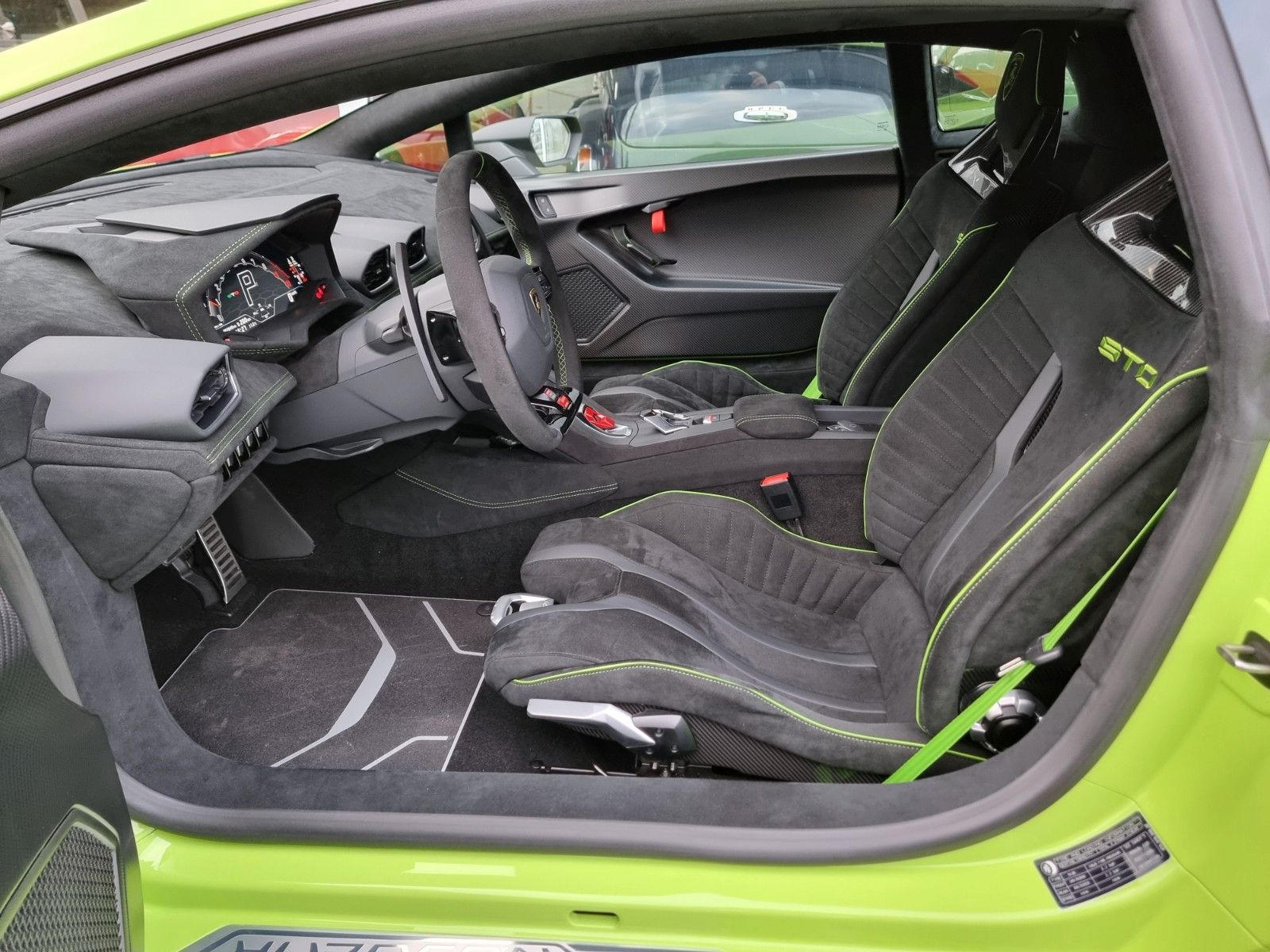 Fahrzeugabbildung Lamborghini Huracán STO/1.Hd/BRD/Lift/Temp/Kamera