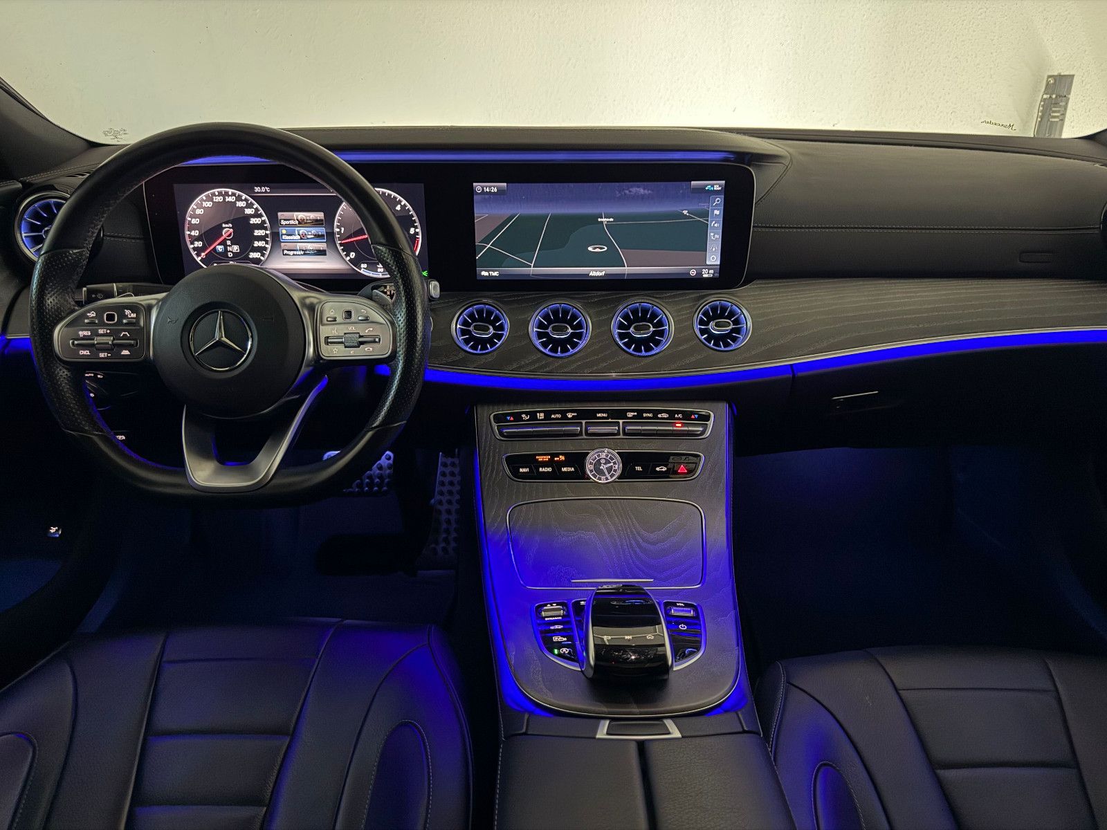 Fahrzeugabbildung Mercedes-Benz CLS 400 d 4Matic AMG-LINE/360*/BURMESTER/DESIGNO