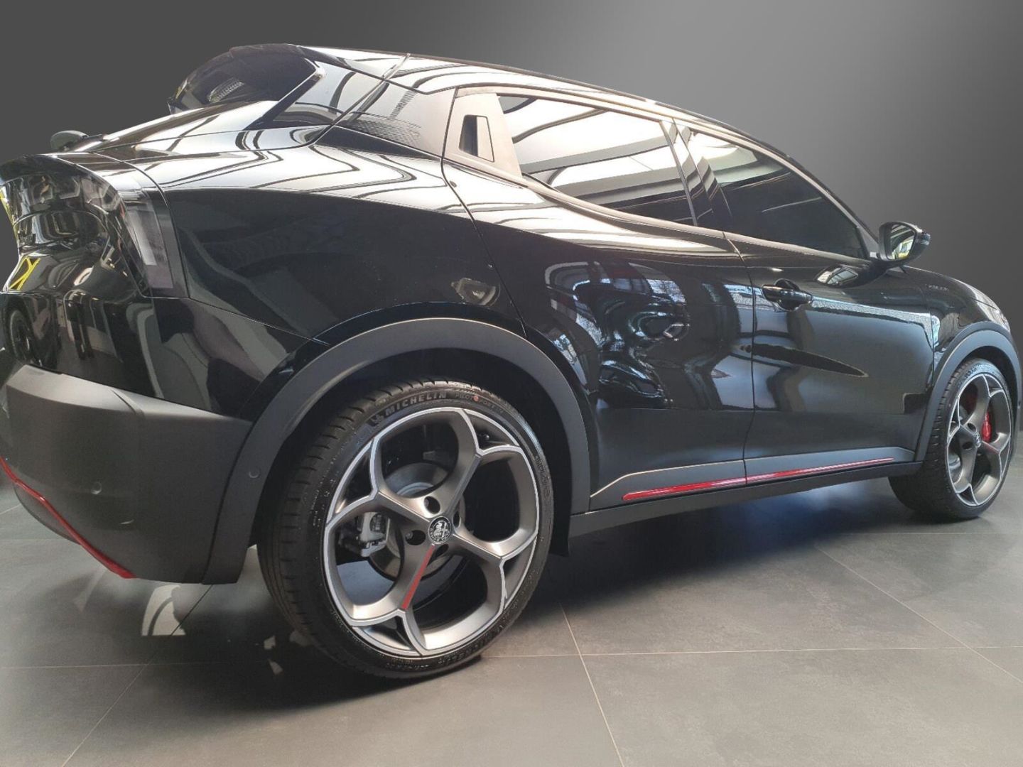 Fahrzeugabbildung Alfa Romeo Junior Elettrica VELOCE  280 PS voll Top Deal