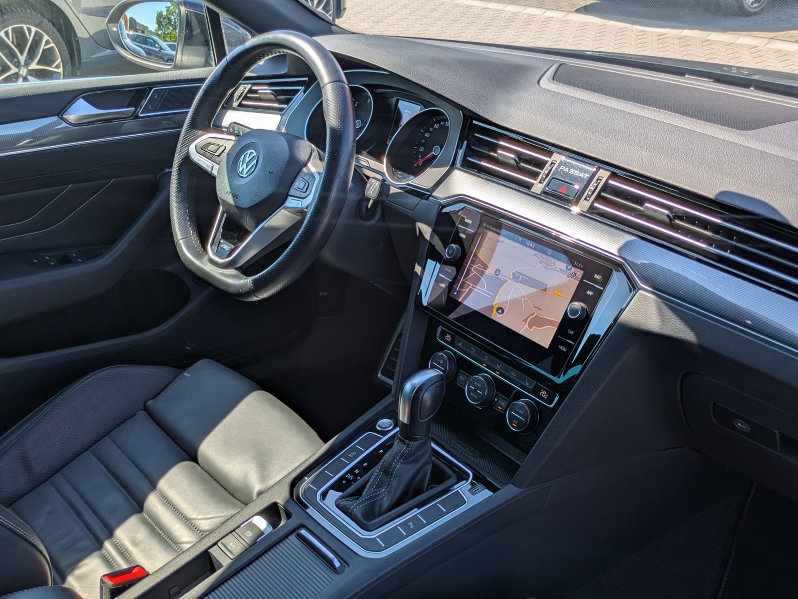 Fahrzeugabbildung Volkswagen Passat 2.0 TDI DSG R-Line 2x 4Motion LEDER*LED