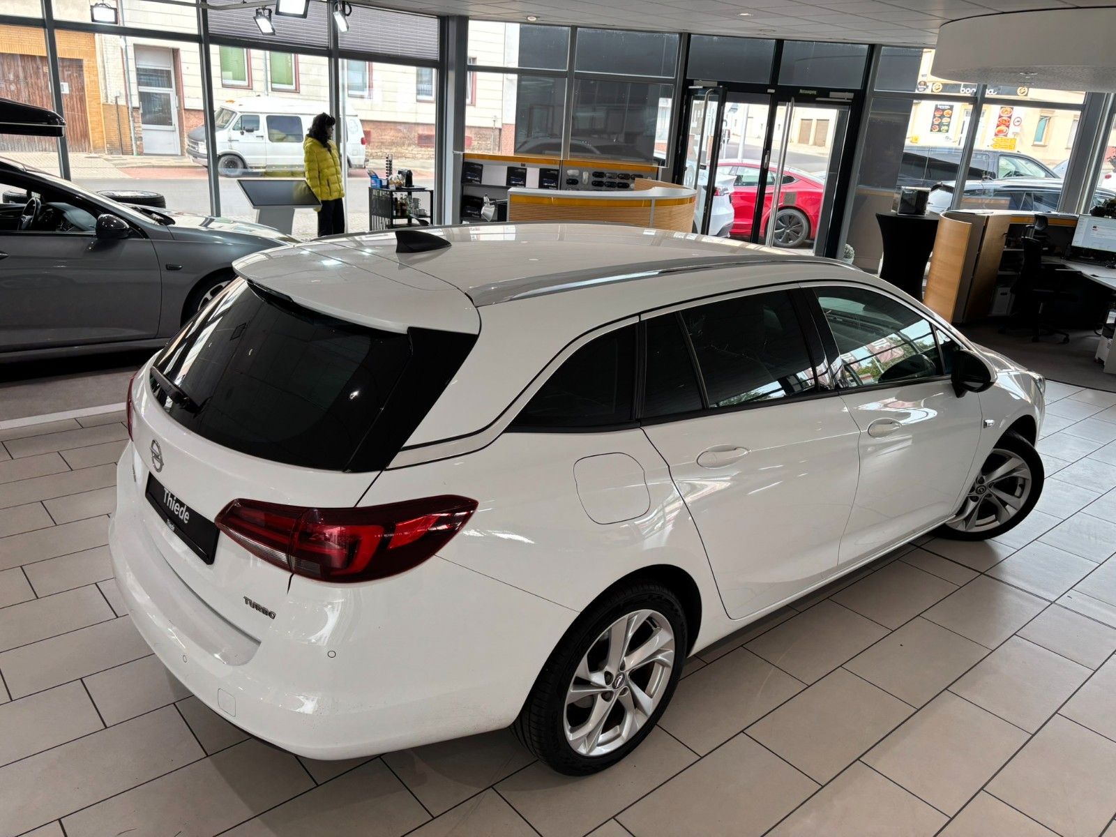 Fahrzeugabbildung Opel Astra ST 1.4T INNOVATION NAVI/KAMERA/SHZ/MATRIX
