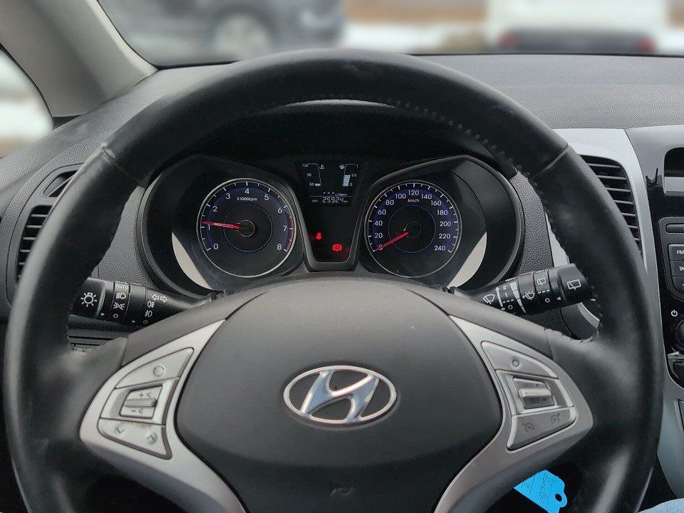 Fahrzeugabbildung Hyundai ix20 1.4 GOLD GARANTIE 1HD WENIG-KM AHK LEDER+BT