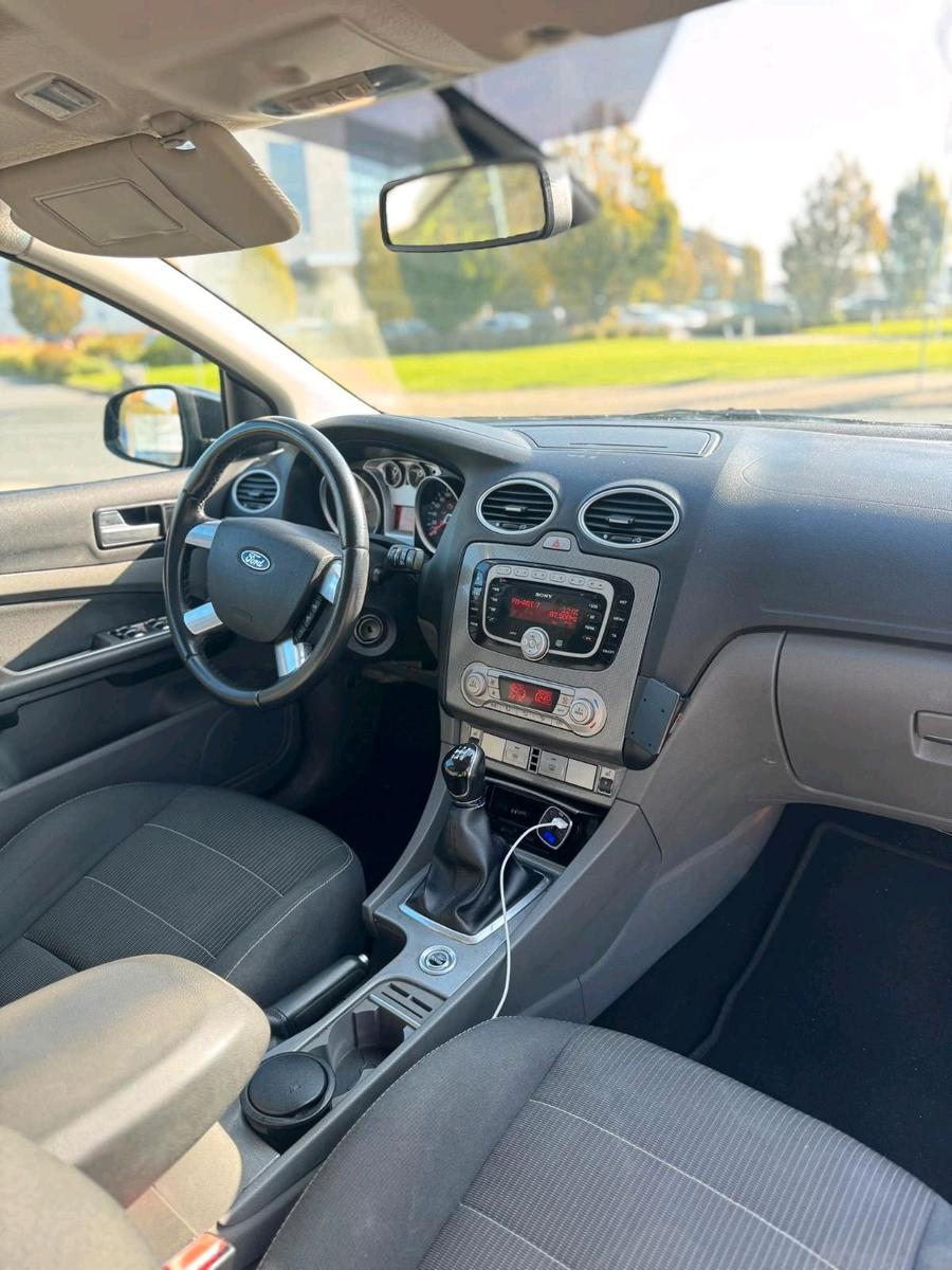Ford Focus 2010 — фото 15