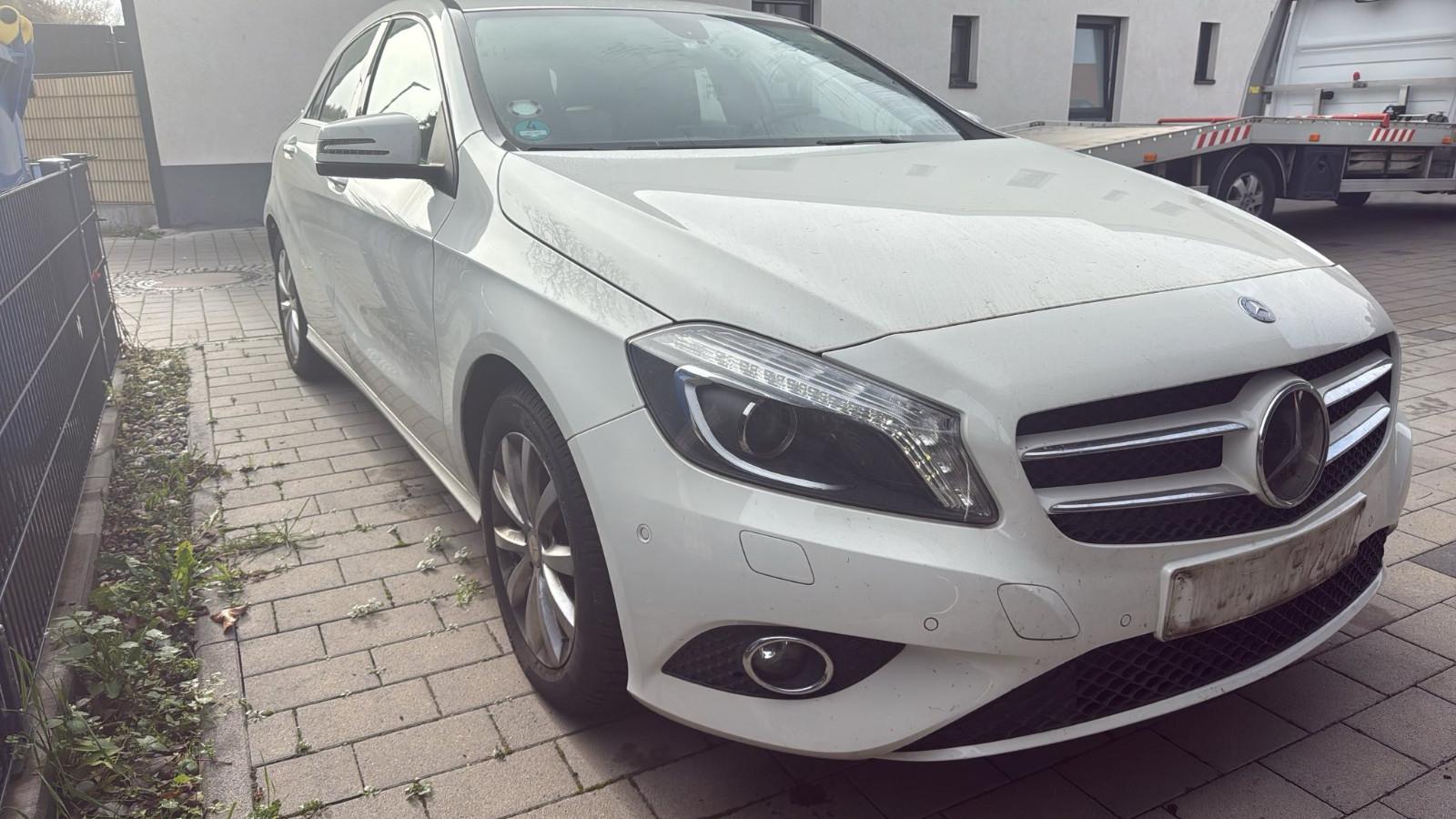 Mercedes-Benz A 180 1.6i ~LEICHTER UNFALLSCHADEN~