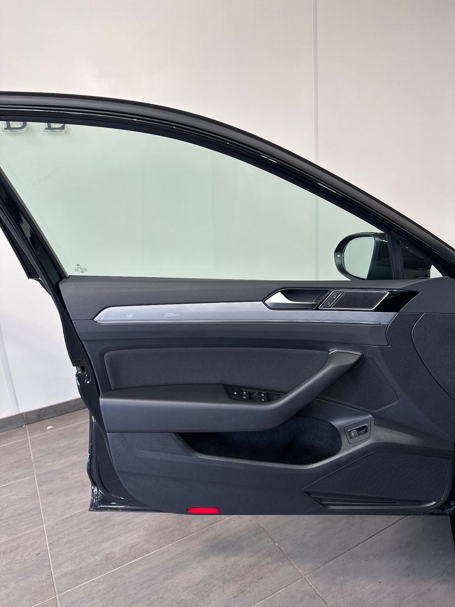 Fahrzeugabbildung Volkswagen Passat Variant 2.0 TDI Business NAV+LED+PANORAMA