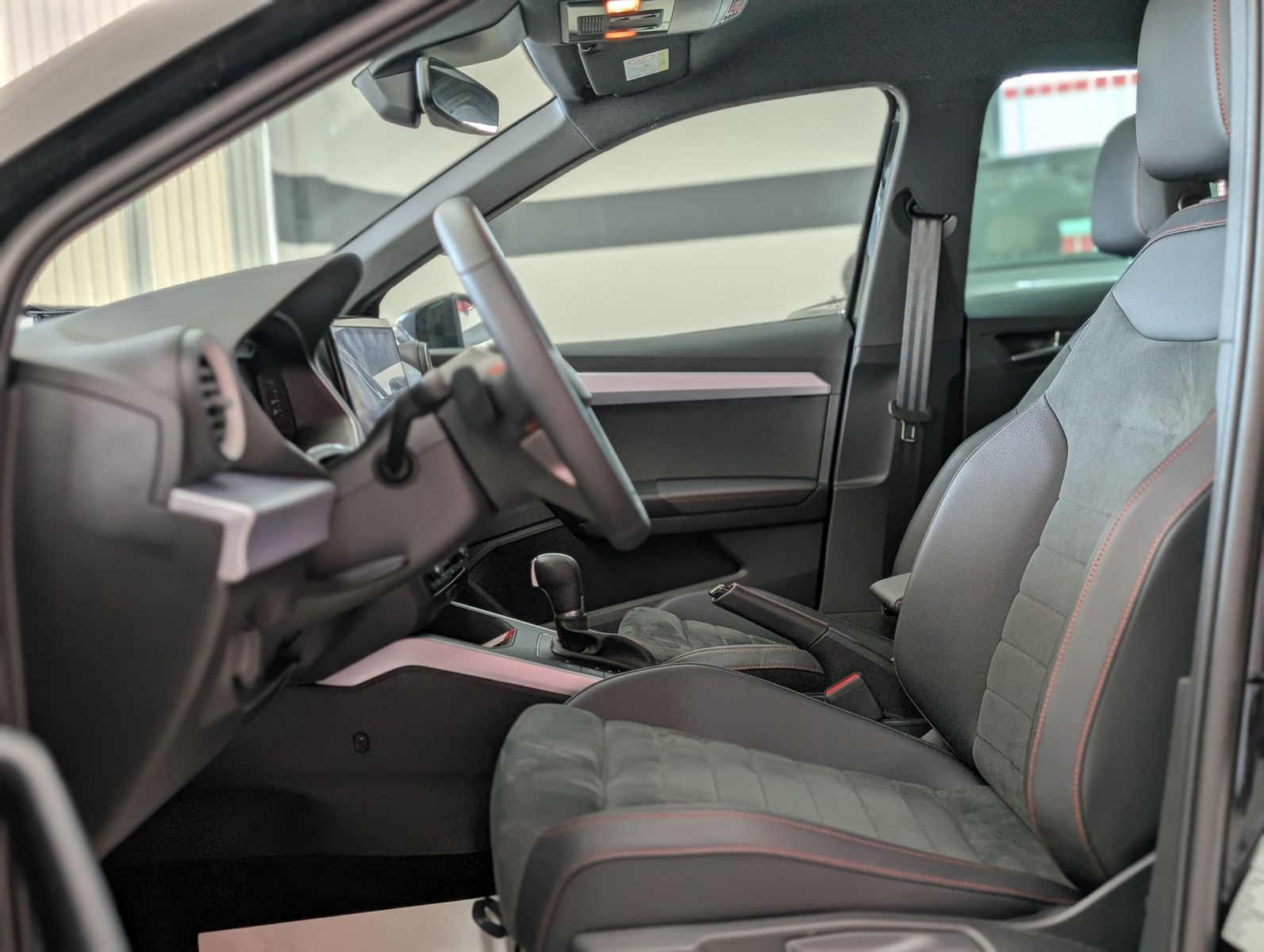 Fahrzeugabbildung SEAT Arona 1.5 TSI FR DSG ACC LED AHK KAM DINAMICA 18