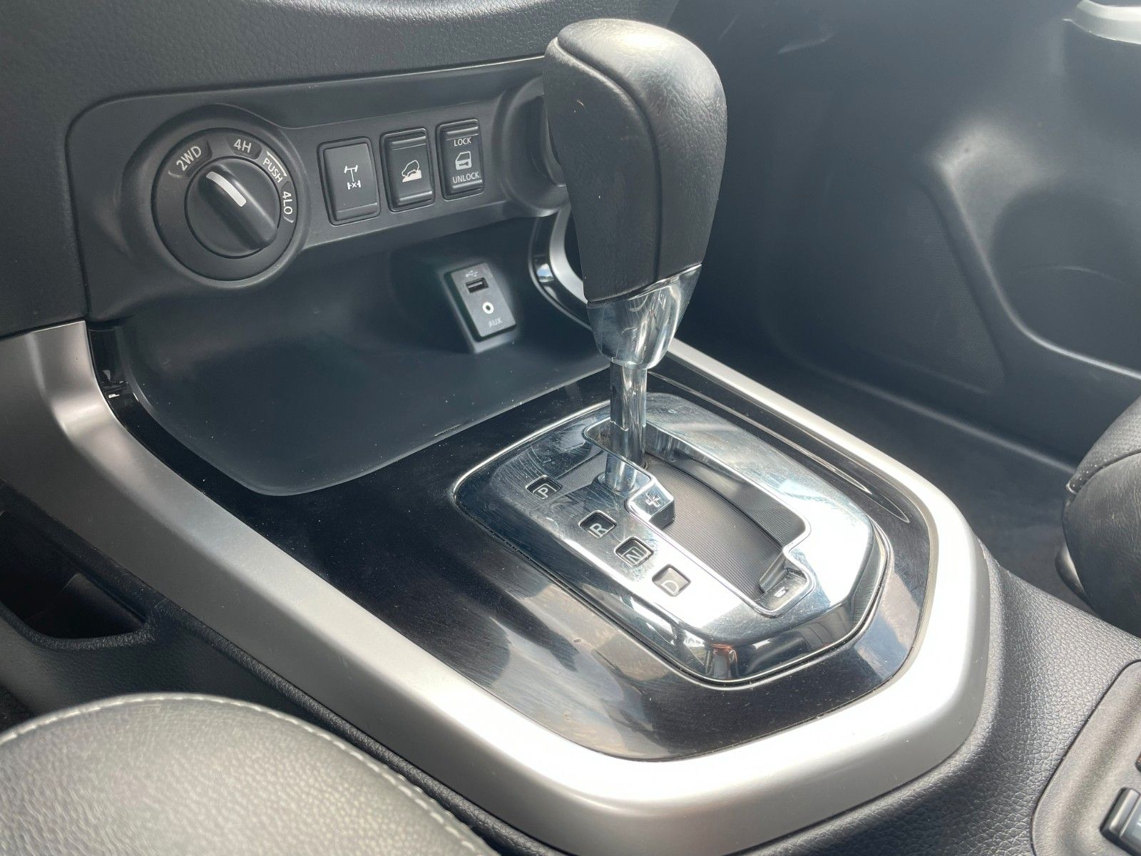 Fahrzeugabbildung Nissan Navara NP300 Tekna Double Cab 4x4