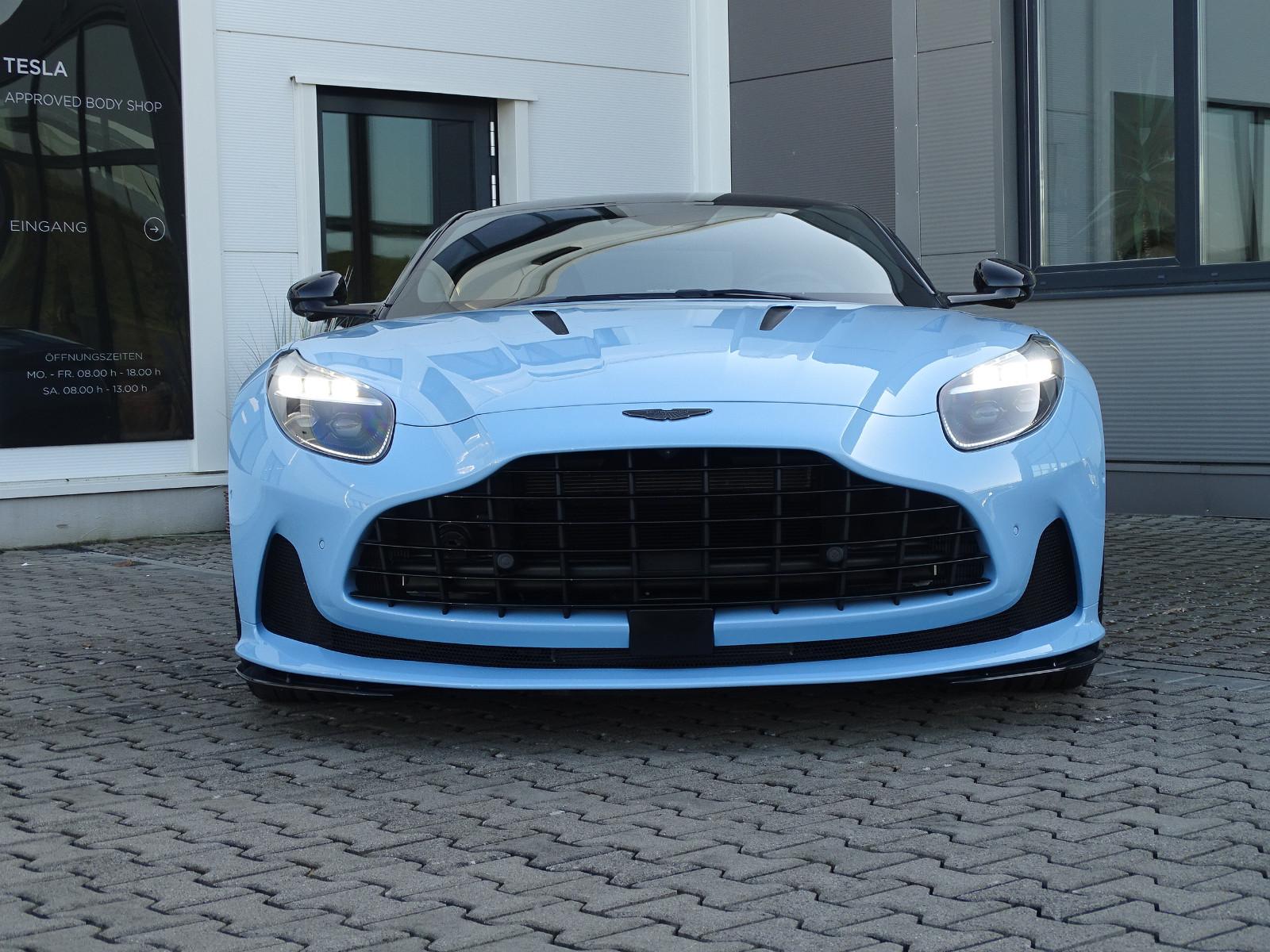 Aston Martin DB12 4.0 V8 Coupé FROSTED GLASS NP: 312.000 €