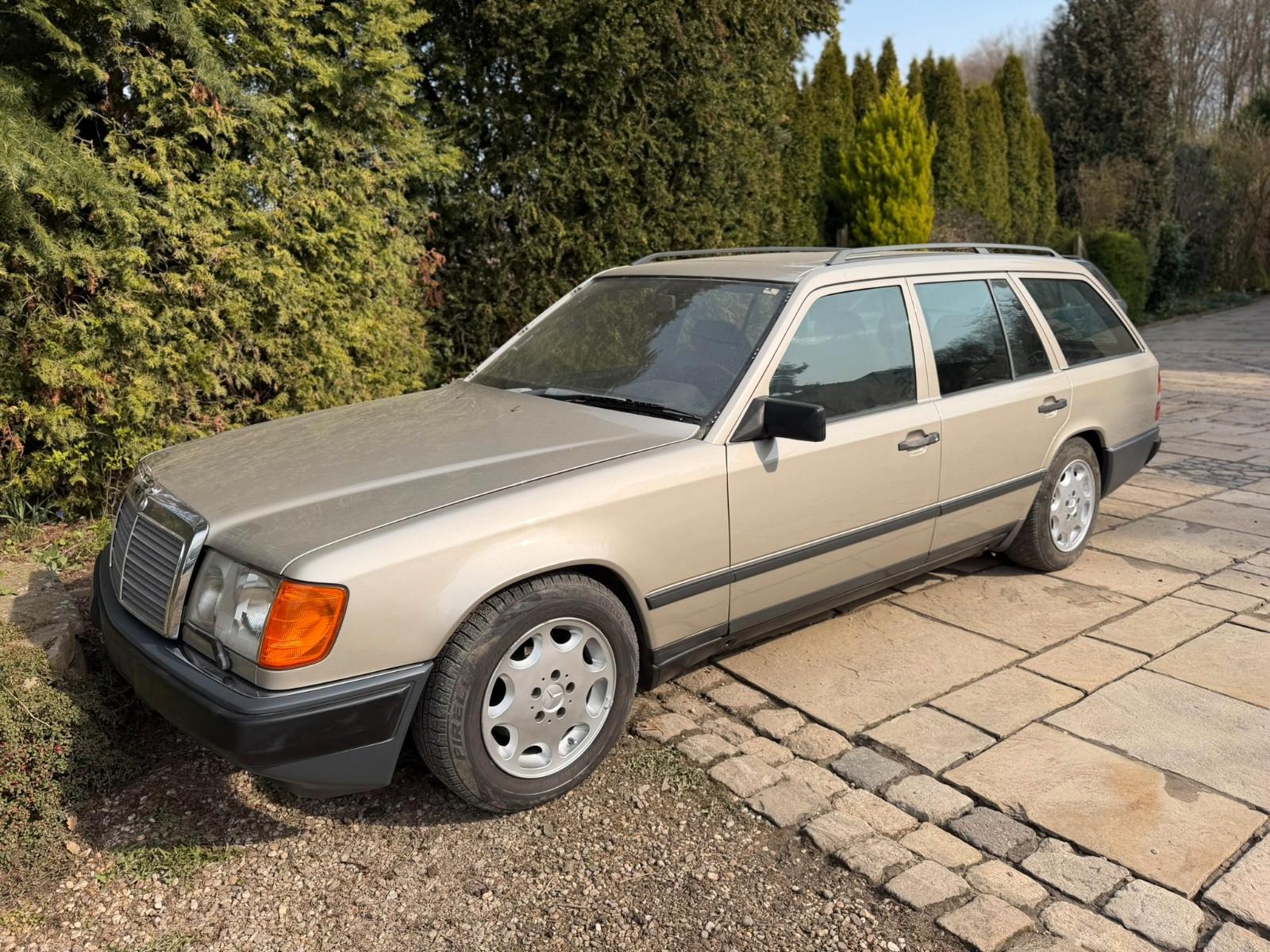 Mercedes-Benz 300TD W124 88TKM Schiebedach