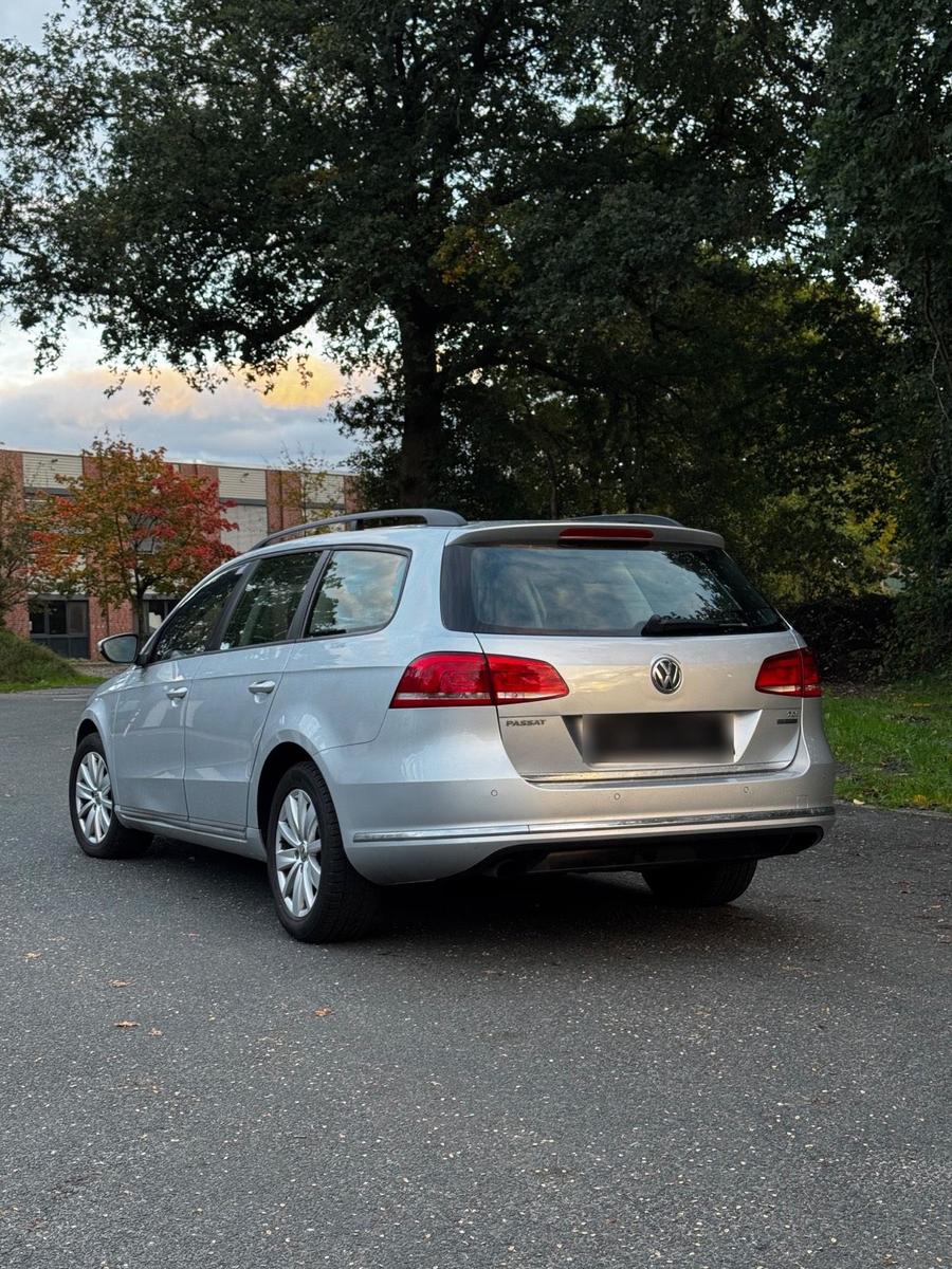 Volkswagen Passat 2012 — engine 105 HP (77kW)