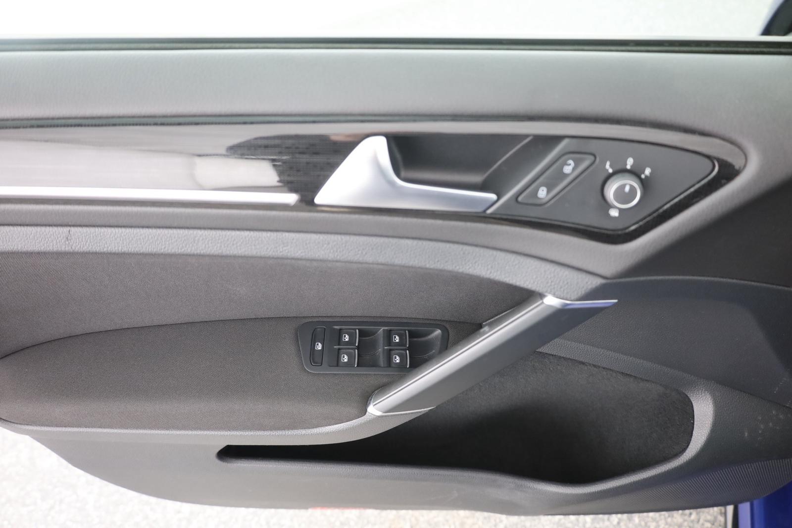 Volkswagen Golf VII 1.4 TSI R-Line LED ACC Kamera PDC Navi