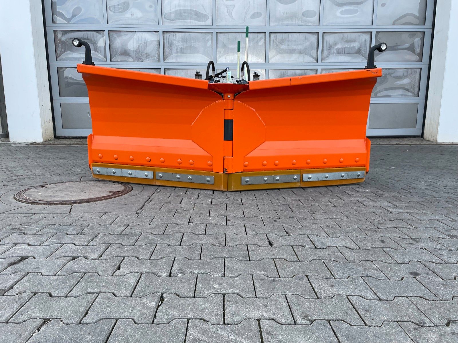 Fahrzeugabbildung Kramer 8085 / 175h / Schneeschild / Steuer / Kehrbesen