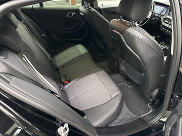 BMW 116i Sport Line DAB LED WLAN Tempomat Shz PDC