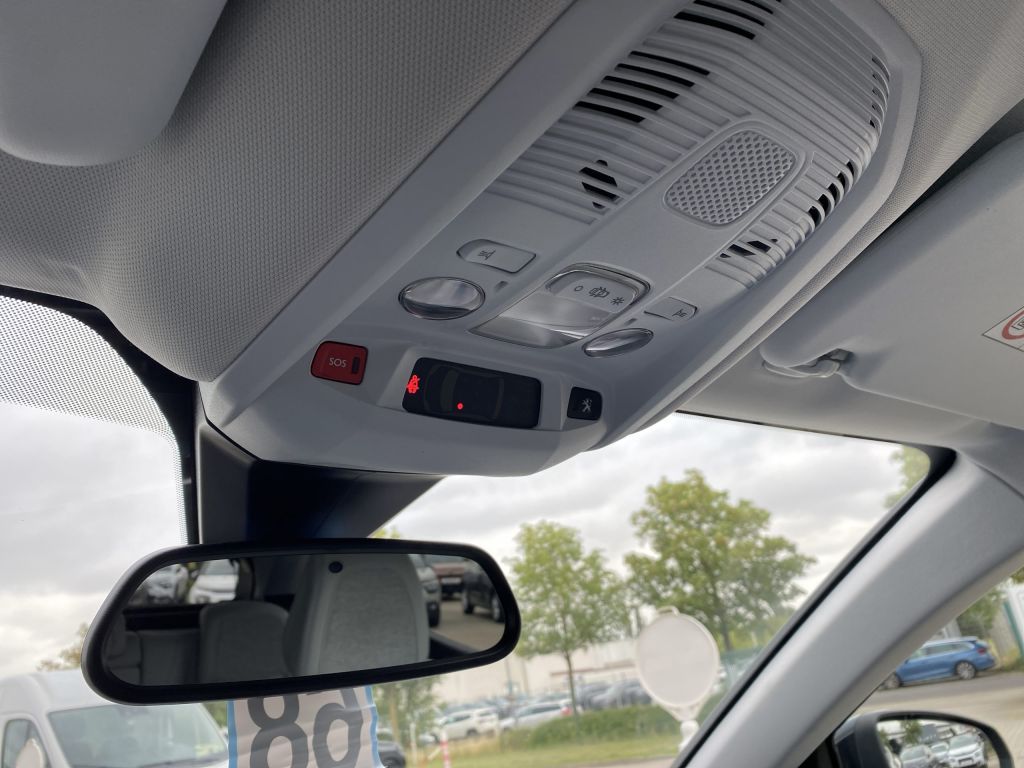Fahrzeugabbildung Peugeot 3008 PureTech 130 S&S GPF Allure *Navi*Rückfahrk
