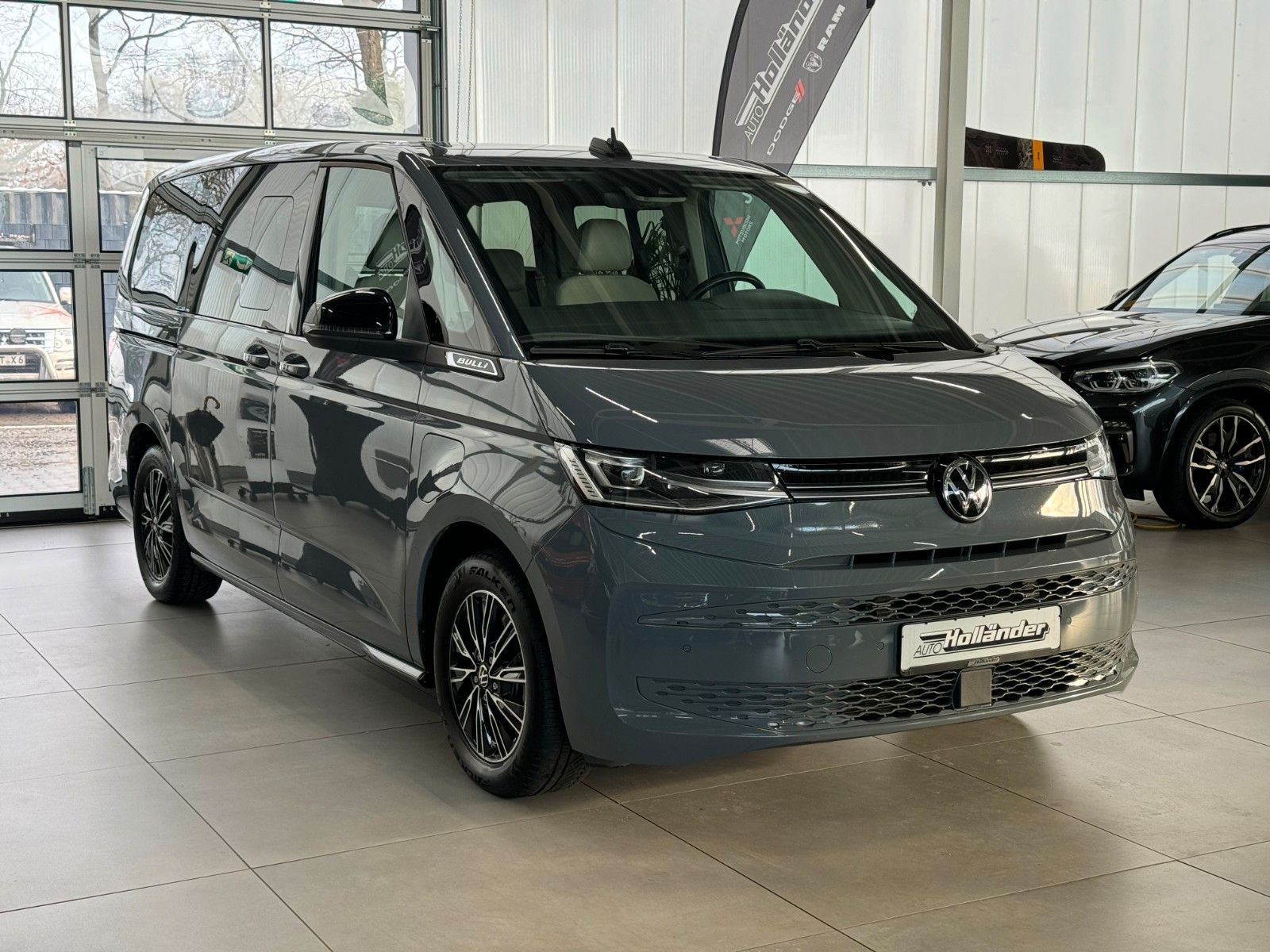 Fahrzeugabbildung Volkswagen T7 Multivan LANG 1.4 TSI eHybrid Life "AHK PANO"