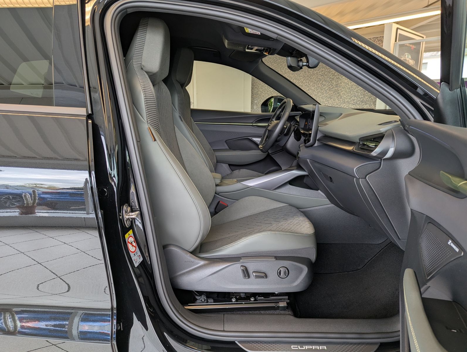 Fahrzeugabbildung CUPRA Terramar 1.5 eTSI Tribe Sennh Matrix HUD AHK 20