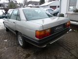 Audi 100, 2. Hand, Aut., Klima, Mopf., Top Zustand - silberne Audi 100