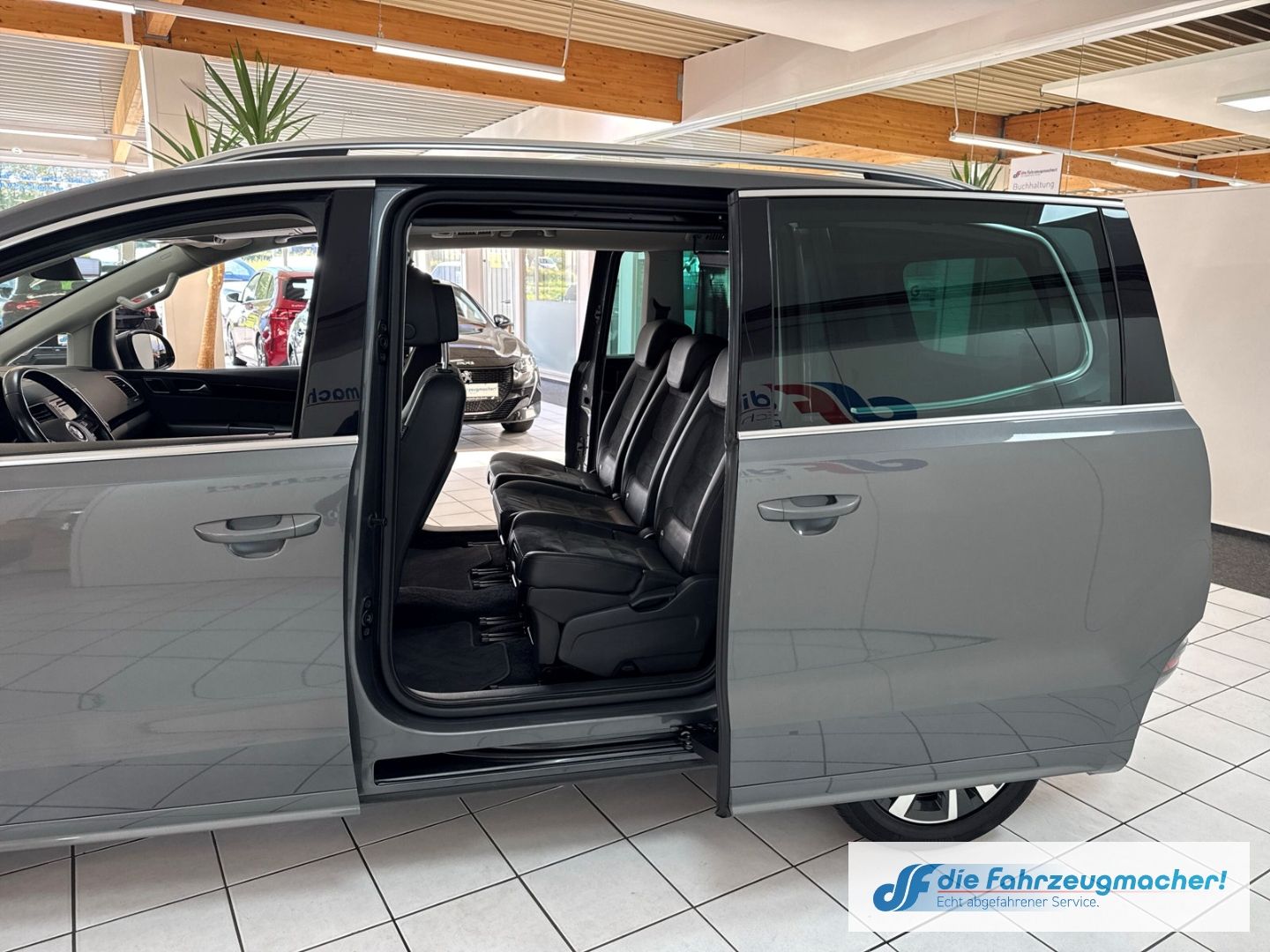 Fahrzeugabbildung Volkswagen Sharan Highline BMT Start-Stopp Sportpaket Stand