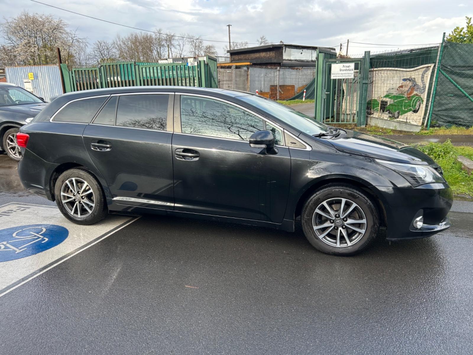 Toyota Avensis 2015 — engine 1.998 cm³, 124 HP (91kW)